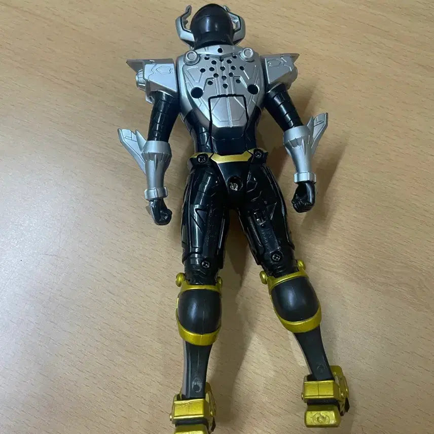 [BUNJANG] Bandai Go-Busters Buddyroid Beet J. Stag Figure / 반다이 특명전대 고버스터즈 버디로이드(세일)