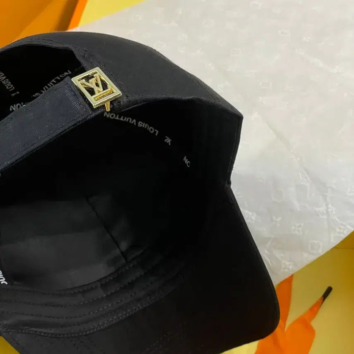 [BUNJANG] Louis Vuitton Black Embroidered Logo Ball Cap / 루이비통 블랙 볼캡