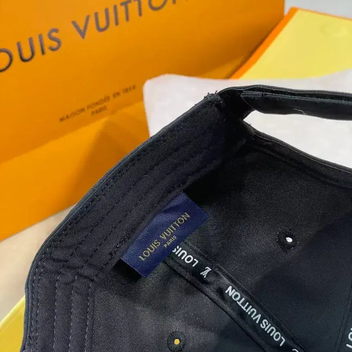 [BUNJANG] Louis Vuitton Black Embroidered Logo Ball Cap / 루이비통 블랙 볼캡