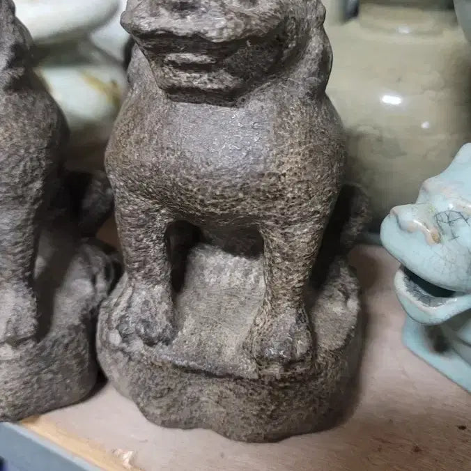 [BUNJANG] Pair of Black Stone Tomb Guardian Lion Statues / 오석제 진묘수 돌사자상 한쌍