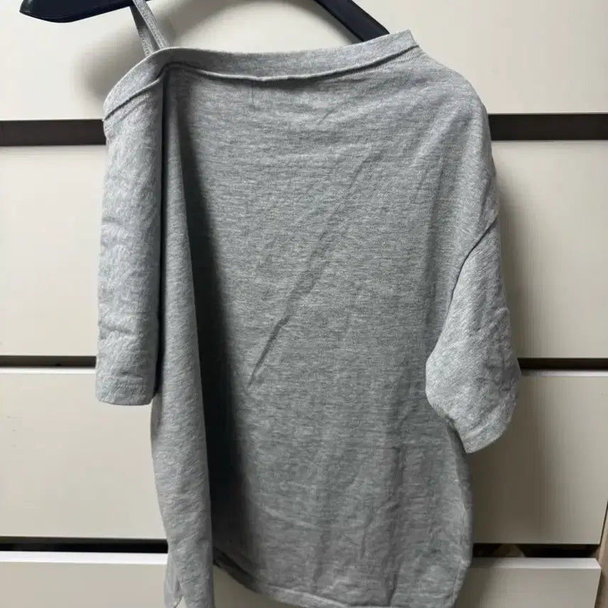 [SOLD OUT] 레더리 빈티지 슬릿 원숄더 반팔티