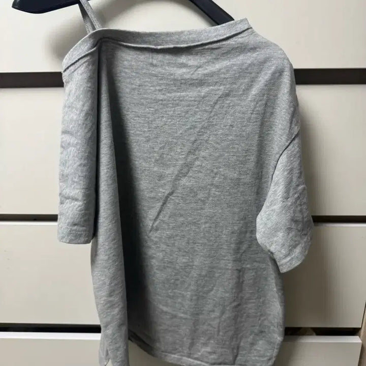 [SOLD OUT] 레더리 빈티지 슬릿 원숄더 반팔티