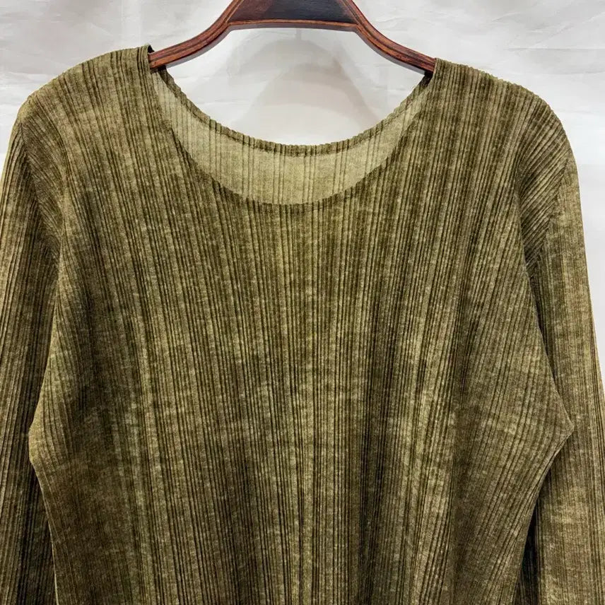 [BUNJANG] Pleats Please Olive Green 3/4 Sleeve T-shirt / 플리츠플리즈 올리브 그린 7부 소매 티셔츠(정품)