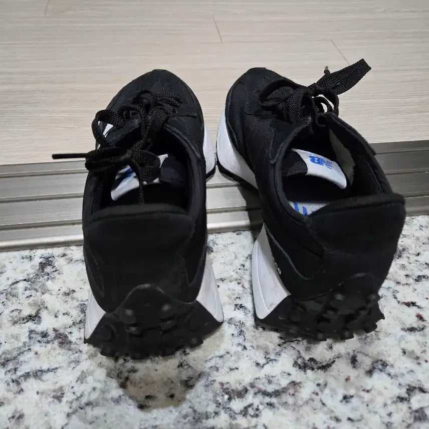 [SOLD OUT] 뉴발란스 327 블랙 스니커즈 250mm 판매