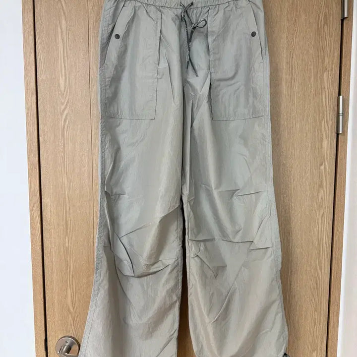 [BUNJANG] Zara x And Wander Water Repellent Trousers (Size M) / 자라 x 앤드원더 워터 리펠런트 트라우저(사이즈 M)