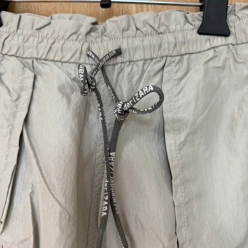 [BUNJANG] Zara x And Wander Water Repellent Trousers (Size M) / 자라 x 앤드원더 워터 리펠런트 트라우저(사이즈 M)