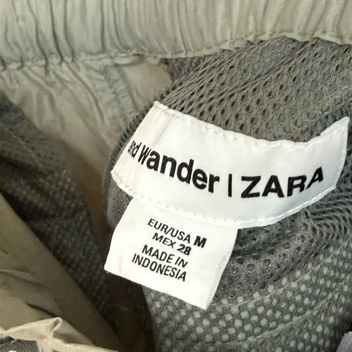 [BUNJANG] Zara x And Wander Water Repellent Trousers (Size M) / 자라 x 앤드원더 워터 리펠런트 트라우저(사이즈 M)