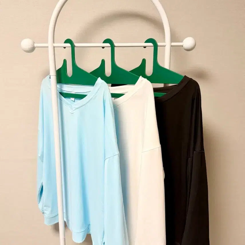 [BUNJANG] V-Neck Oversized Long Sleeve T-Shirt - Sky Blue / 브이넥 맨투맨 긴팔 티셔츠 오버핏 루즈핏 스카이블루 하늘색