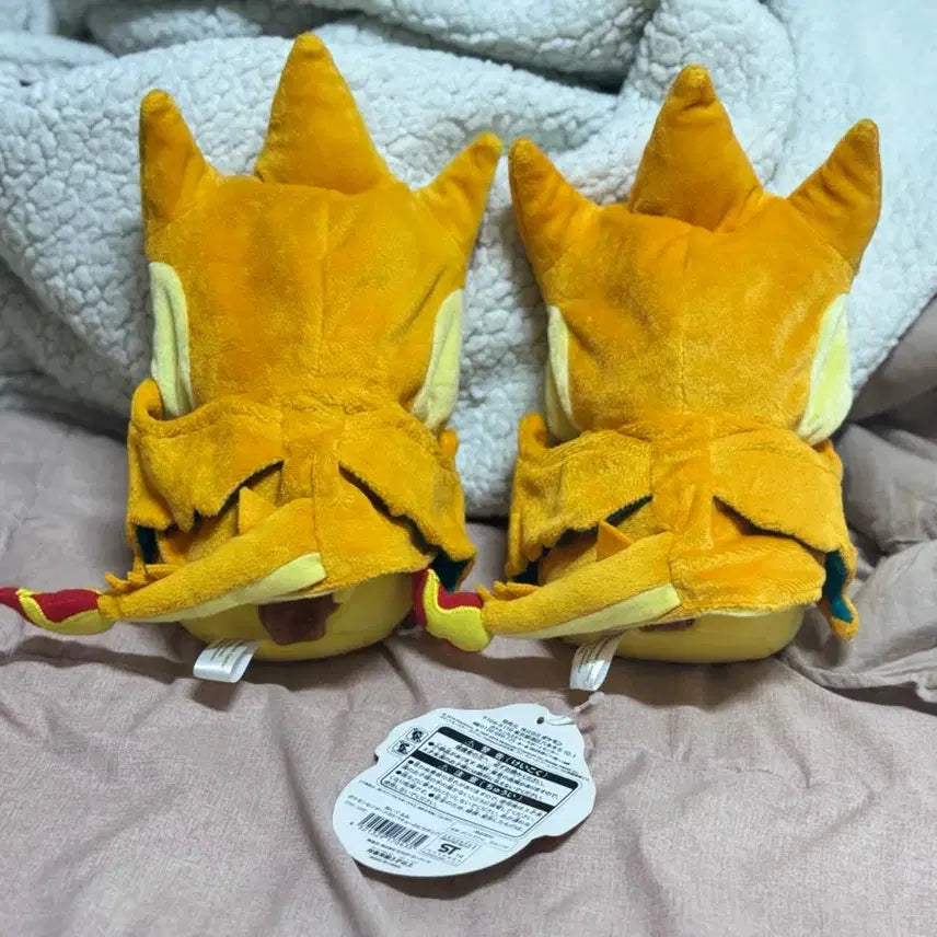 [BUNJANG] 2014 Charizard Cloak Pikachu Plush Doll / 2014 리자몽 망토 피카츄 인형