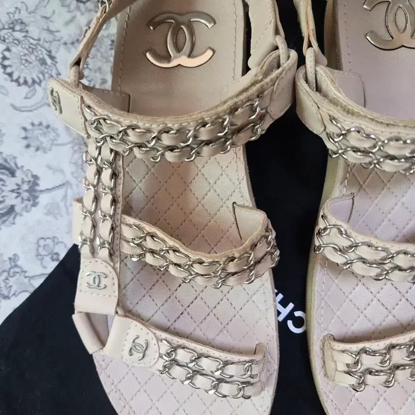 [SOLD OUT] 샤넬 퀼팅 체인 샌들 핑크