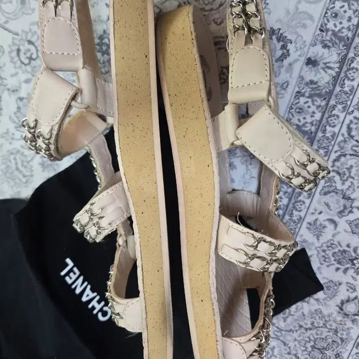 [SOLD OUT] 샤넬 퀼팅 체인 샌들 핑크