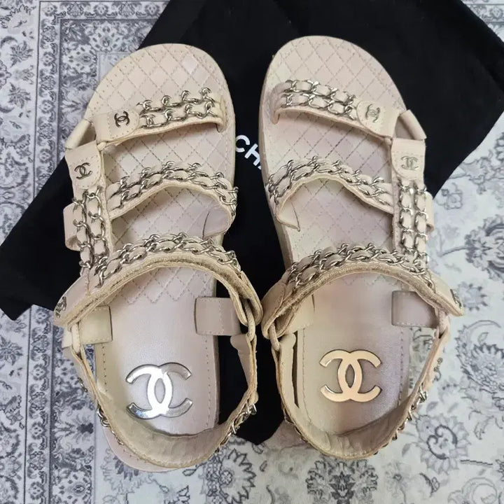 [SOLD OUT] 샤넬 퀼팅 체인 샌들 핑크