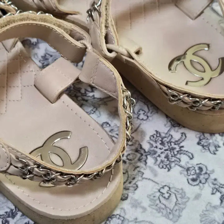[SOLD OUT] 샤넬 퀼팅 체인 샌들 핑크