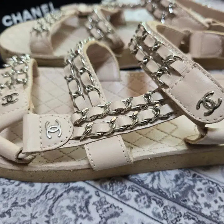 [SOLD OUT] 샤넬 퀼팅 체인 샌들 핑크