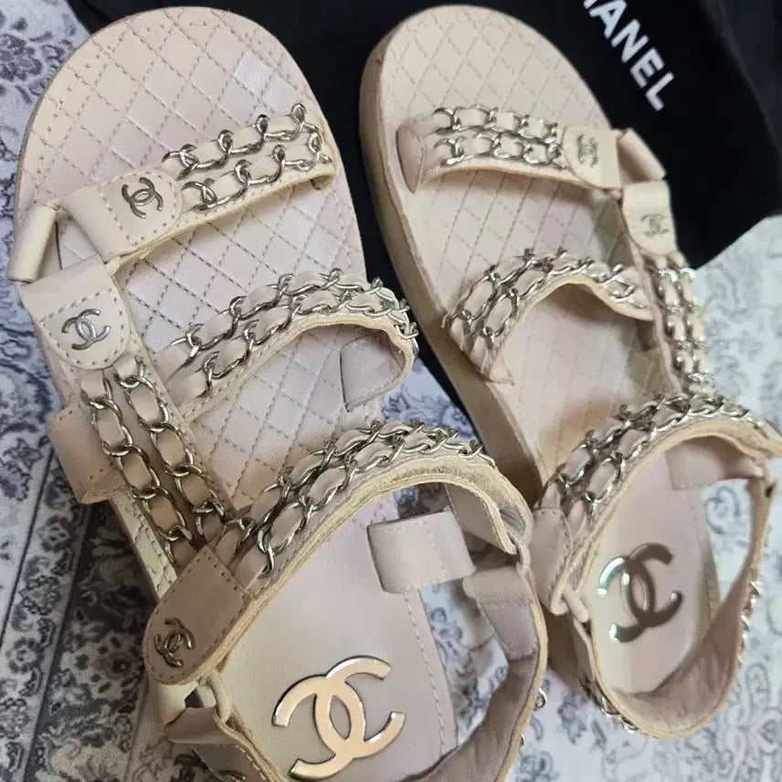[SOLD OUT] 샤넬 퀼팅 체인 샌들 핑크