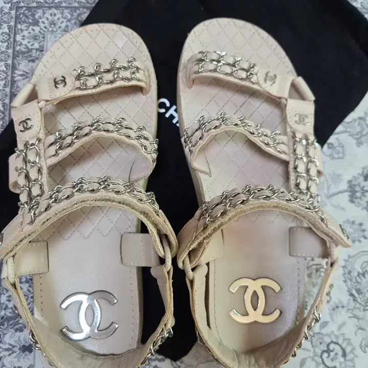[SOLD OUT] 샤넬 퀼팅 체인 샌들 핑크