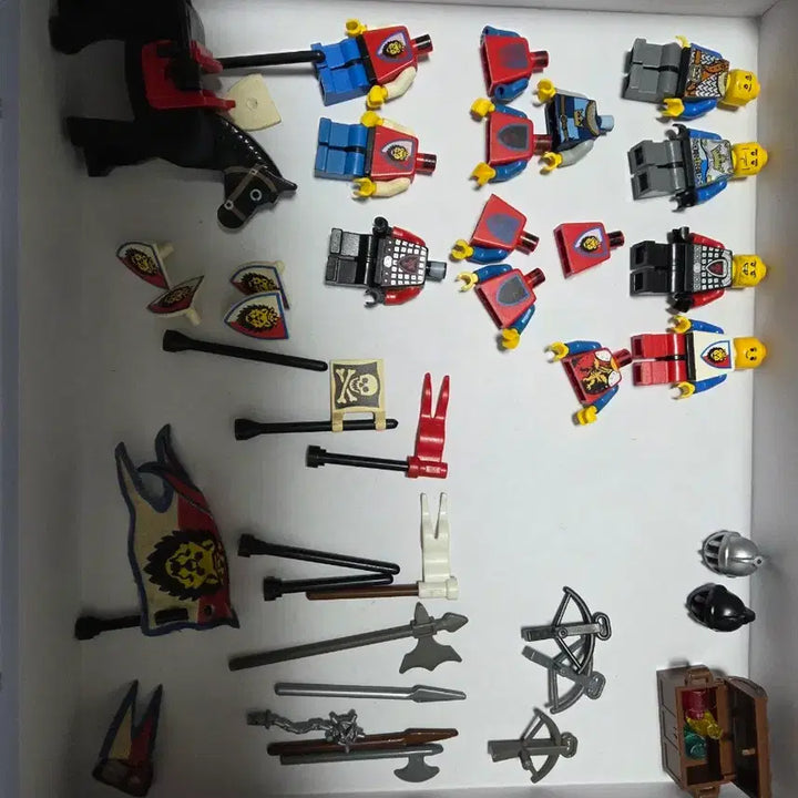 [BUNJANG] LEGO Knights Horse Flag Minifigure Parts Bundle Set / 레고 올드레고 기사 말 깃발 등  미니피겨 부품 일괄