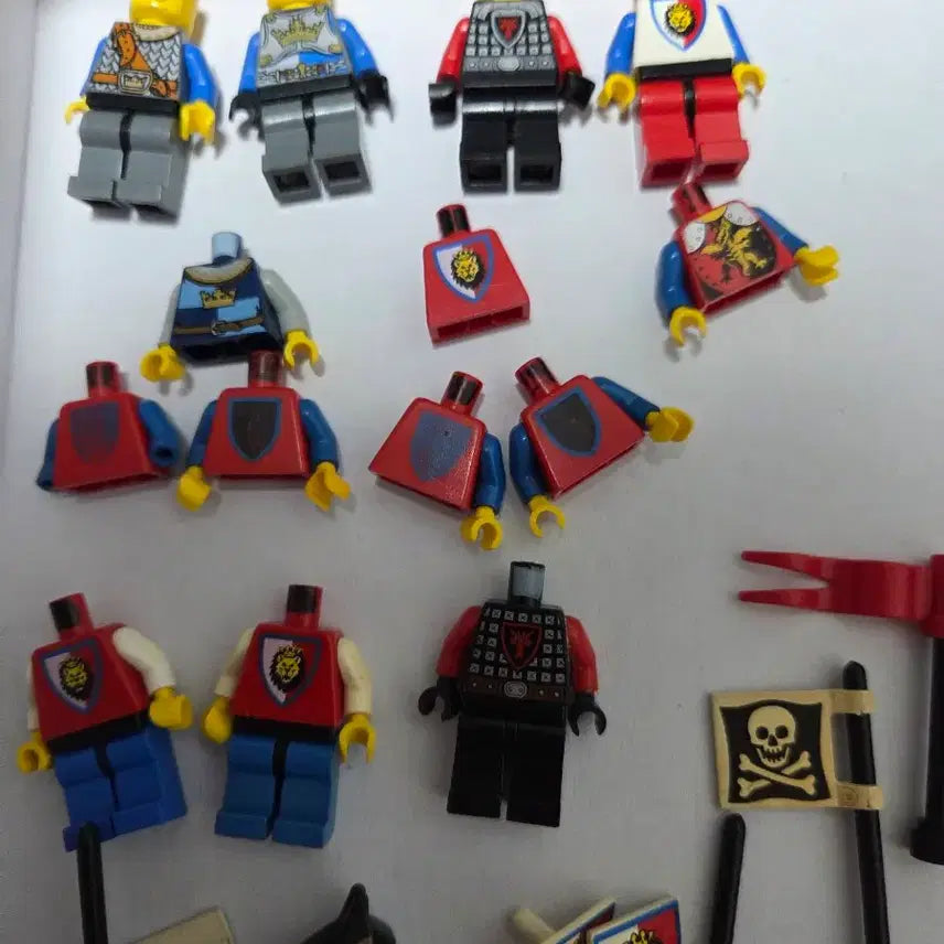 [BUNJANG] LEGO Knights Horse Flag Minifigure Parts Bundle Set / 레고 올드레고 기사 말 깃발 등  미니피겨 부품 일괄