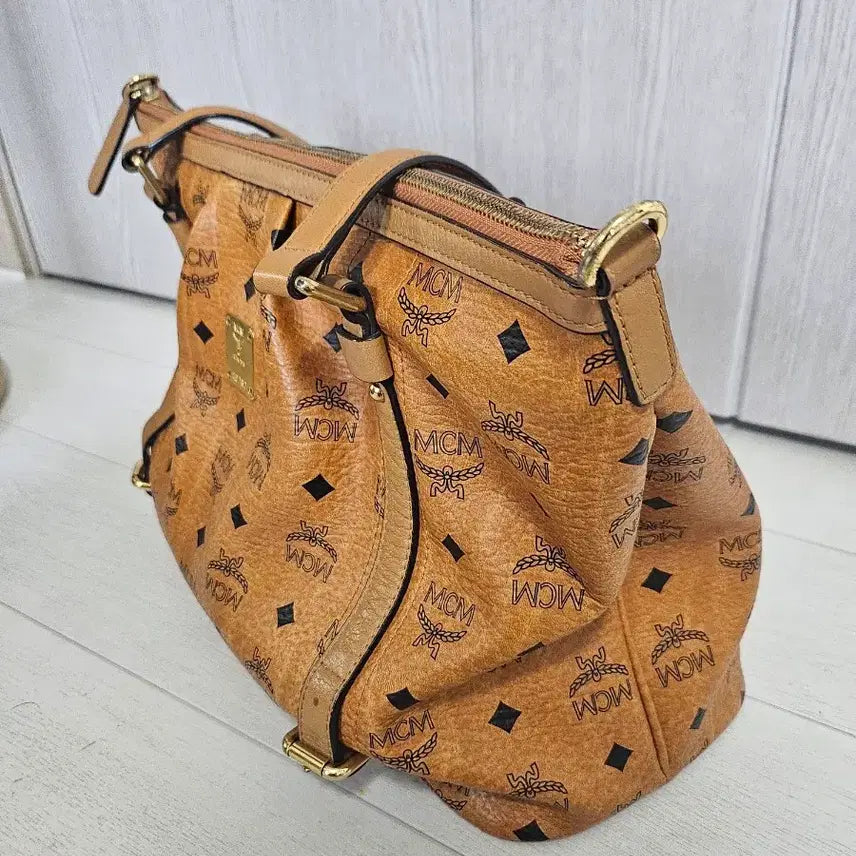 [SOLD OUT] MCM 비세토스 숄더백 브라운