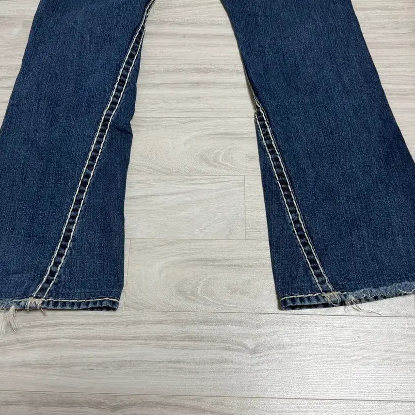 [SOLD OUT] 트루릴리젼 조이 부츠컷
