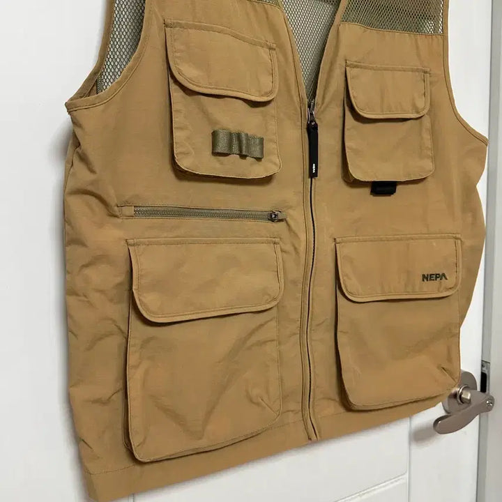 [SOLD OUT] NEPA 베이지색 메쉬 조끼 100사이즈 등산 캠핑 아웃도어