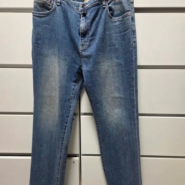 [BUNJANG] Salty Light Wash Denim Trousers / 솔티 연청 데님트라우저