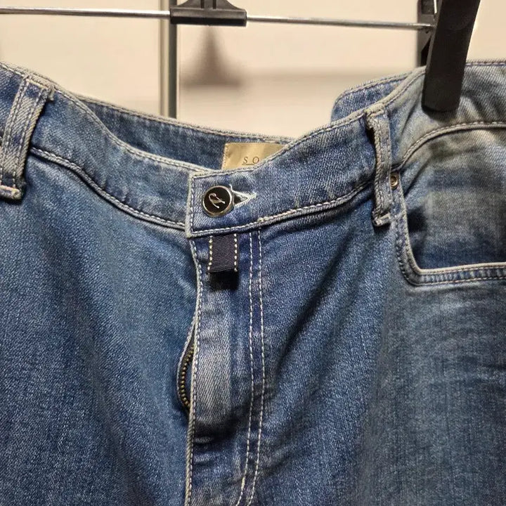[BUNJANG] Salty Light Wash Denim Trousers / 솔티 연청 데님트라우저