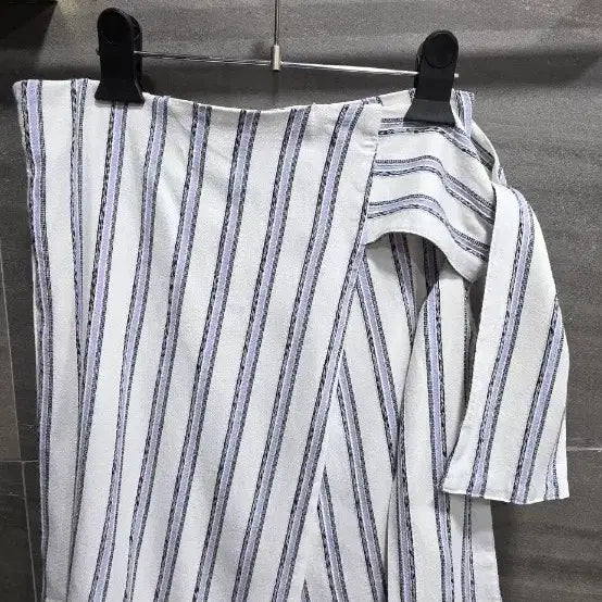 [BUNJANG] CLUB MONACO Striped Wrap Skirt / 새상품] CLUB MONACO 클럽모나코 , 벨트  스트라이프 랩스커트