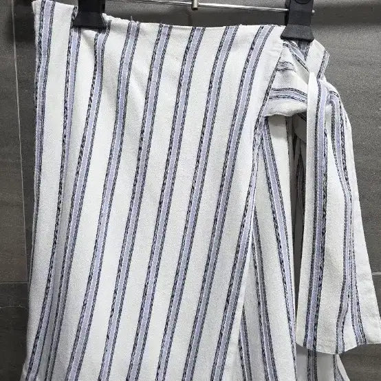 [BUNJANG] CLUB MONACO Striped Wrap Skirt / 새상품] CLUB MONACO 클럽모나코 , 벨트  스트라이프 랩스커트