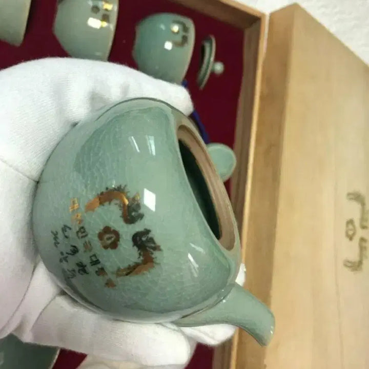 [BUNJANG] Noh Moo-hyun Celadon Porcelain Tea Set / 노무현 대통령 봉황무늬 청자 다기세트. 새상품