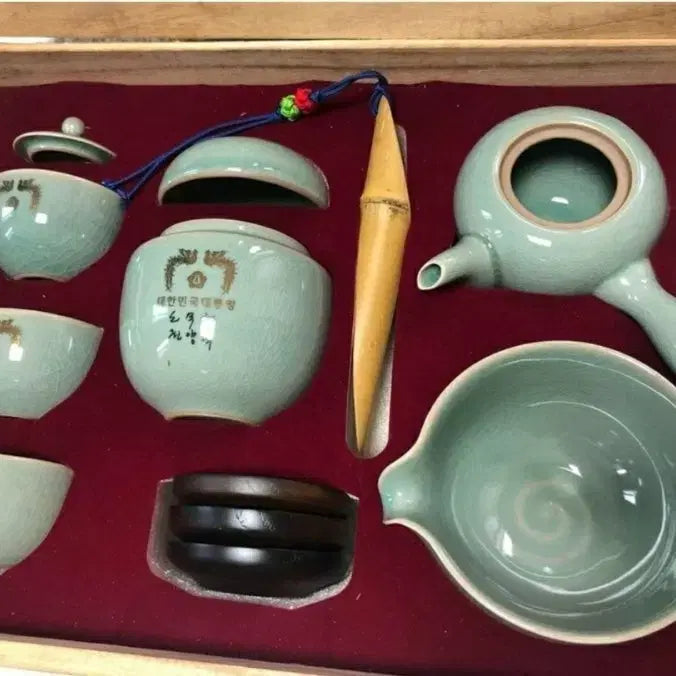 [BUNJANG] Noh Moo-hyun Celadon Porcelain Tea Set / 노무현 대통령 봉황무늬 청자 다기세트. 새상품
