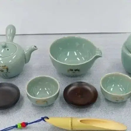 [BUNJANG] Noh Moo-hyun Celadon Porcelain Tea Set / 노무현 대통령 봉황무늬 청자 다기세트. 새상품