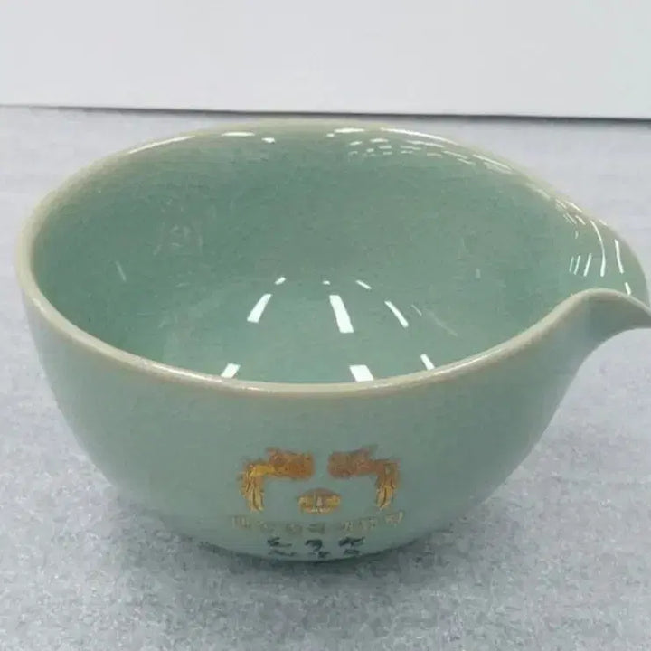 [BUNJANG] Noh Moo-hyun Celadon Porcelain Tea Set / 노무현 대통령 봉황무늬 청자 다기세트. 새상품