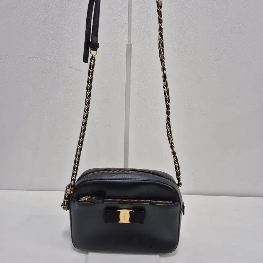 [BUNJANG] Ferragamo Lydia Ribbon Chain Crossbody Bag / 페레가모 리디아 리본 체인 크로스백 21F568