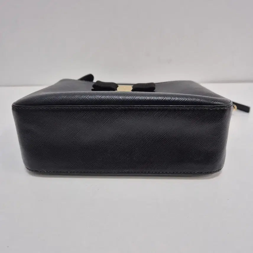 [BUNJANG] Ferragamo Lydia Ribbon Chain Crossbody Bag / 페레가모 리디아 리본 체인 크로스백 21F568