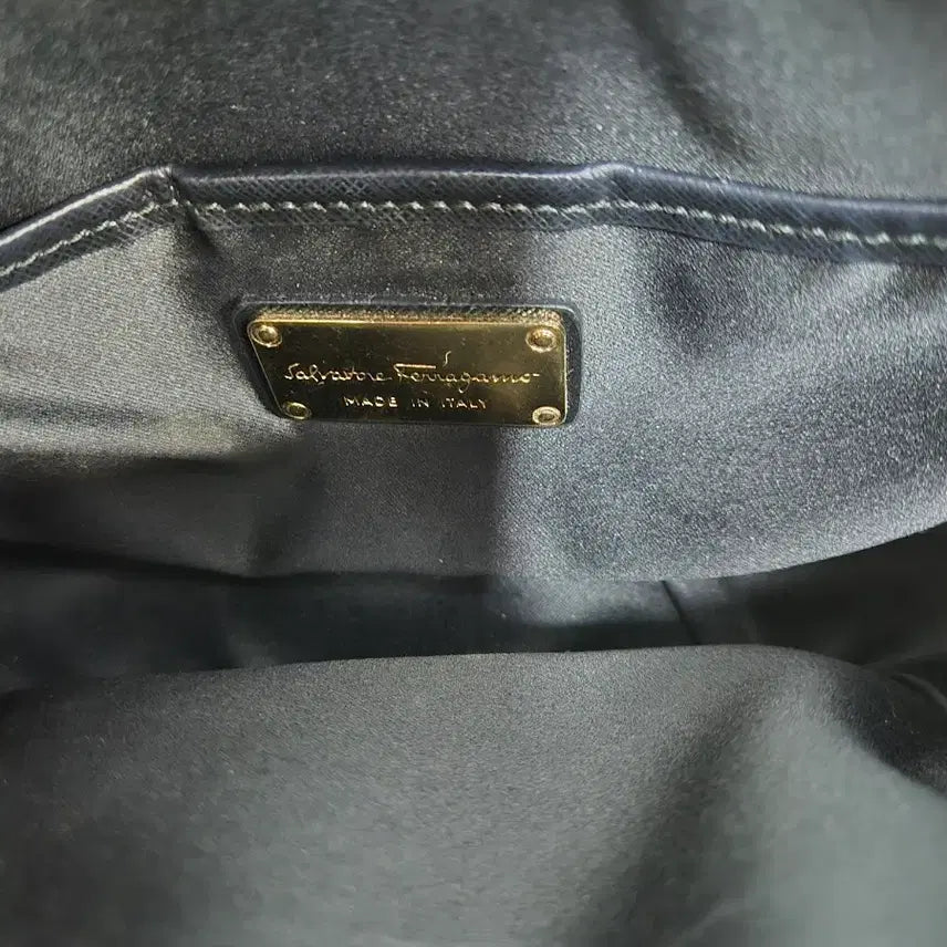 [BUNJANG] Ferragamo Lydia Ribbon Chain Crossbody Bag / 페레가모 리디아 리본 체인 크로스백 21F568