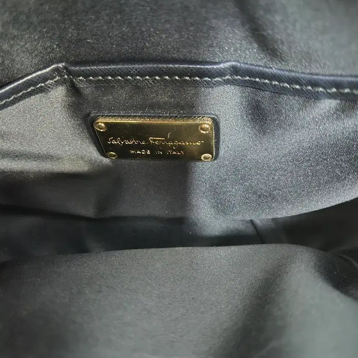 [BUNJANG] Ferragamo Lydia Ribbon Chain Crossbody Bag / 페레가모 리디아 리본 체인 크로스백 21F568