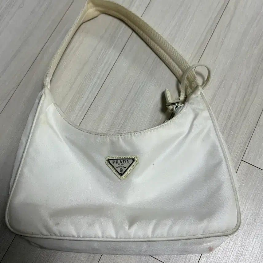 [SOLD OUT] 프라다 호보백 나일론 화이트
