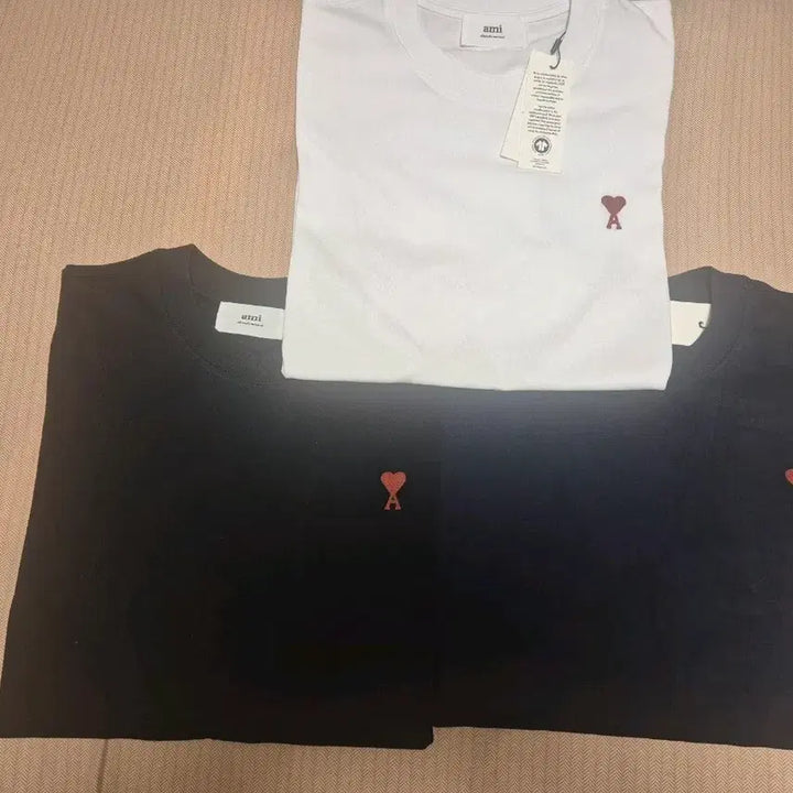 [BUNJANG] AMI Small Heart T-shirt / 아미 스몰 하트 반팔티 블랙/화이트/네이비