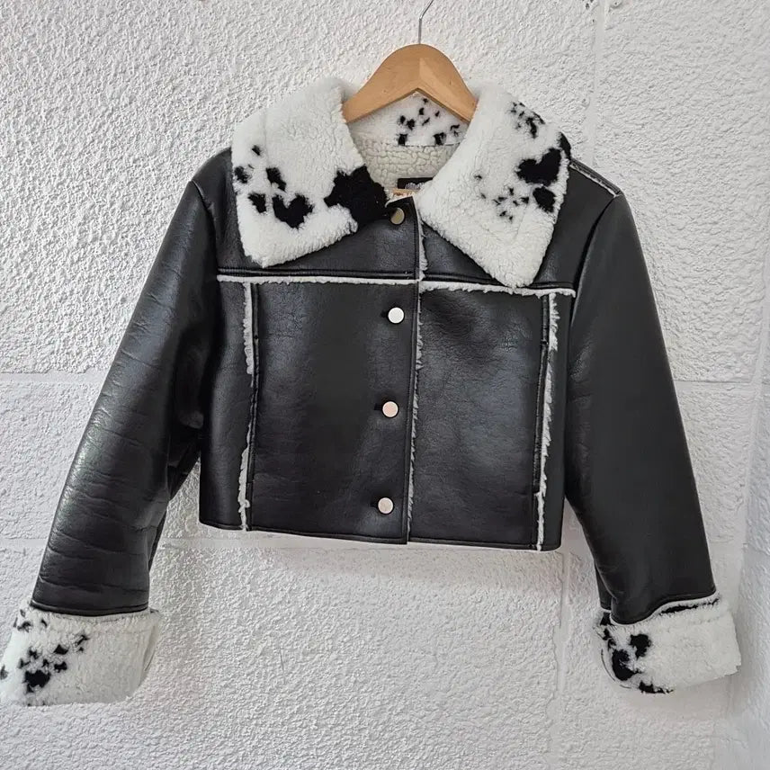 [BUNJANG] Love Is True Black Faux Leather Crop Mustang Jacket / 러브이즈트루 블랙 인조 가죽 크롭 무스탕 자켓