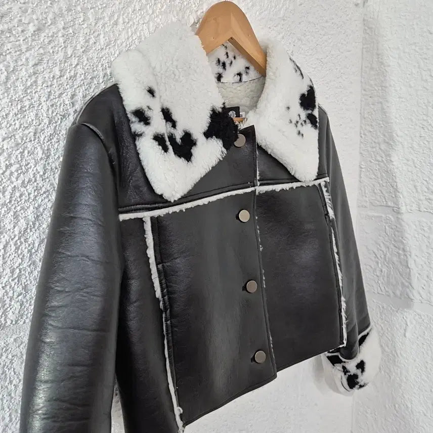 [BUNJANG] Love Is True Black Faux Leather Crop Mustang Jacket / 러브이즈트루 블랙 인조 가죽 크롭 무스탕 자켓