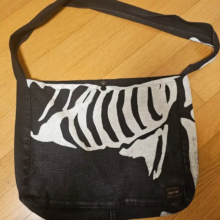 [SOLD OUT] 캐피탈 본북백