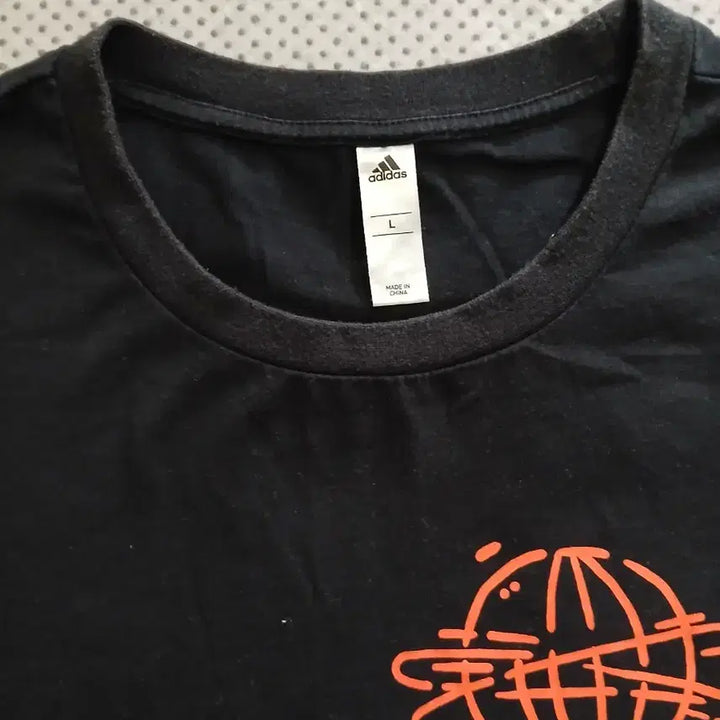 [BUNJANG] Adidas Black Character Basketball T-Shirt / 아디다스 블랙 농구 캐릭터 반팔 티셔츠