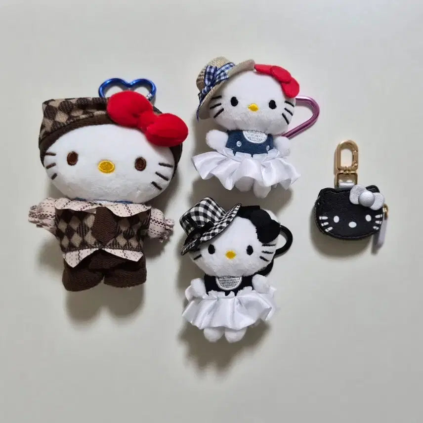 [SOLD OUT] (4월까지 판매) 헬로키티 키링 일괄