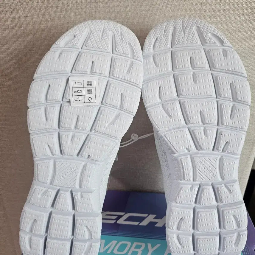 [SOLD OUT] 스케쳐스 여성 운동화 화이트 250mm 슬립인스타입