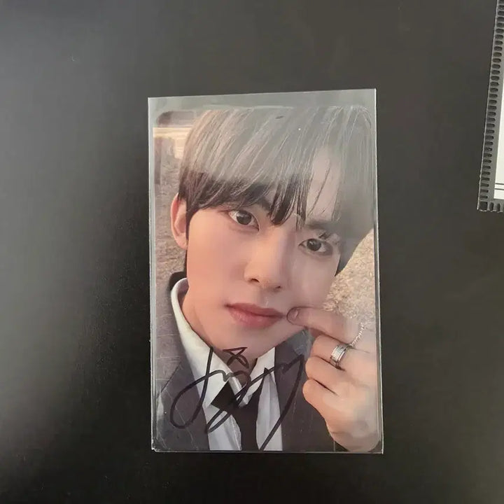 [BUNJANG] In Another Minute Hyunyup Signed Photocard / 인어미닛 현엽 싸인포카