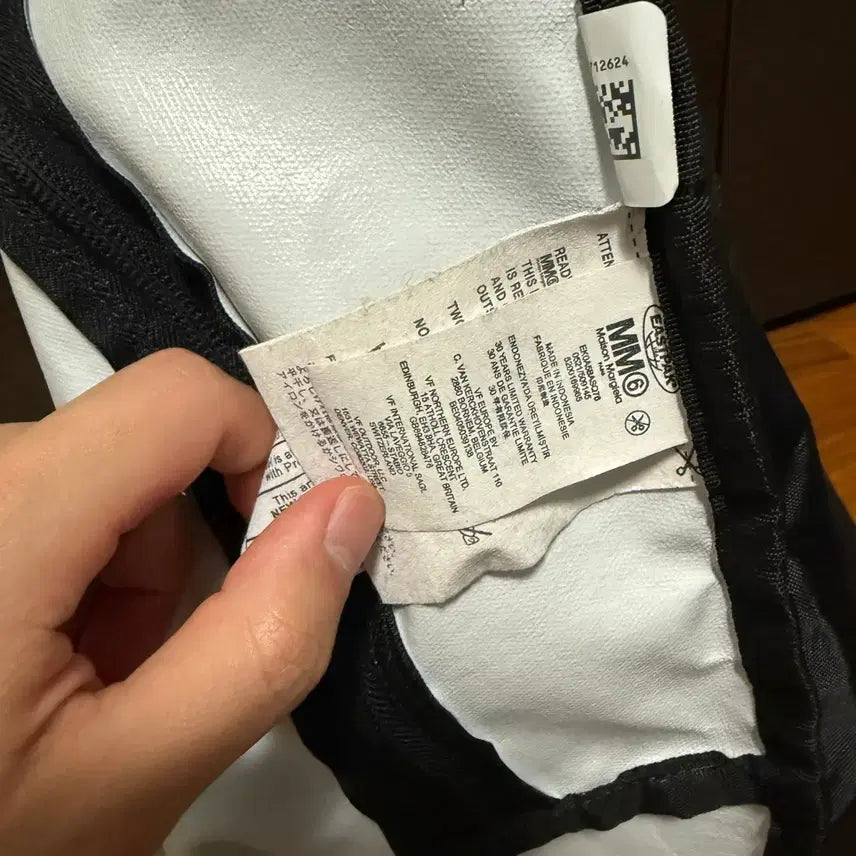 [BUNJANG] Eastpak x MM6 Maison Margiela Reversible Backpack / 이스트팩 x MM6 마르지엘라 리버시블 백팩