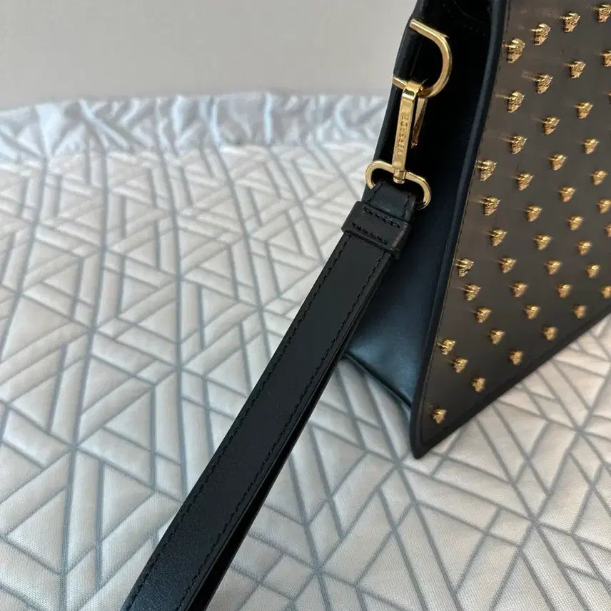 [BUNJANG] Versace Medusa Studded Leather Pouch / 베르사체 메두사 스터드 레더 파우치 블랙