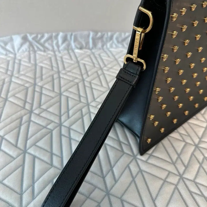 [BUNJANG] Versace Medusa Studded Leather Pouch / 베르사체 메두사 스터드 레더 파우치 블랙