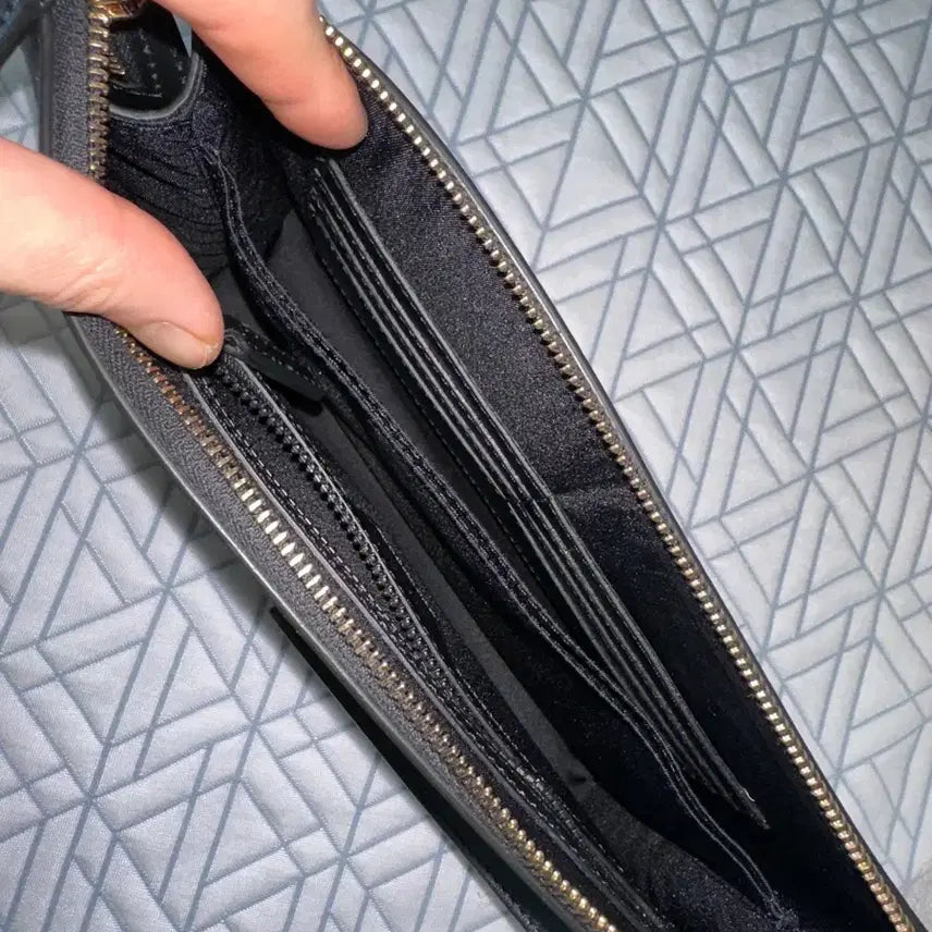 [BUNJANG] Versace Medusa Studded Leather Pouch / 베르사체 메두사 스터드 레더 파우치 블랙